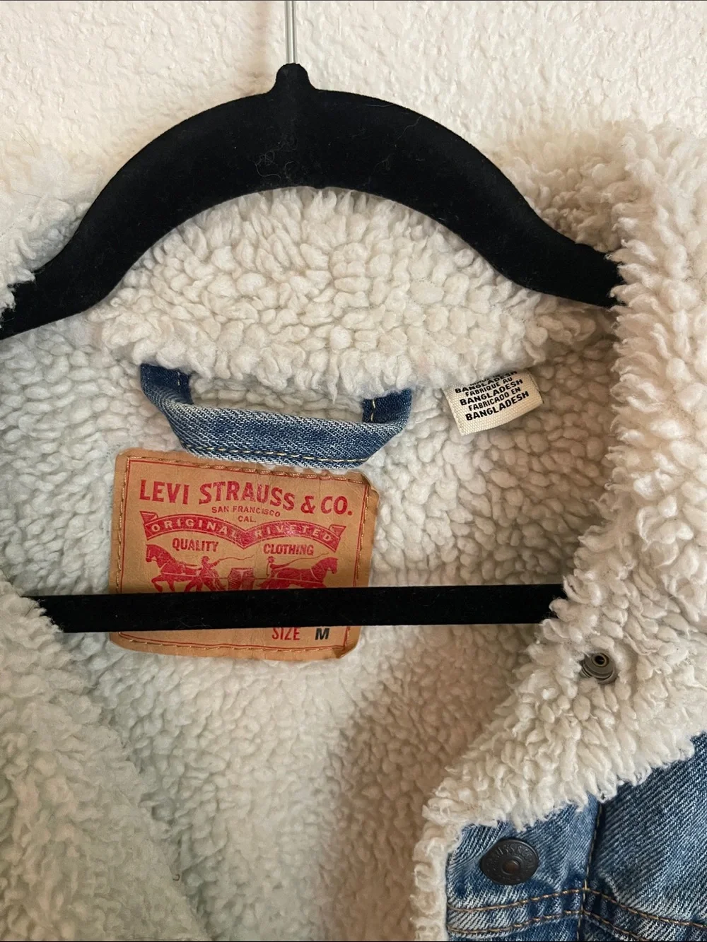 Levi's Light Blue Denim Sherpa Jacket with Cream Lining - Picture 3 of 5
